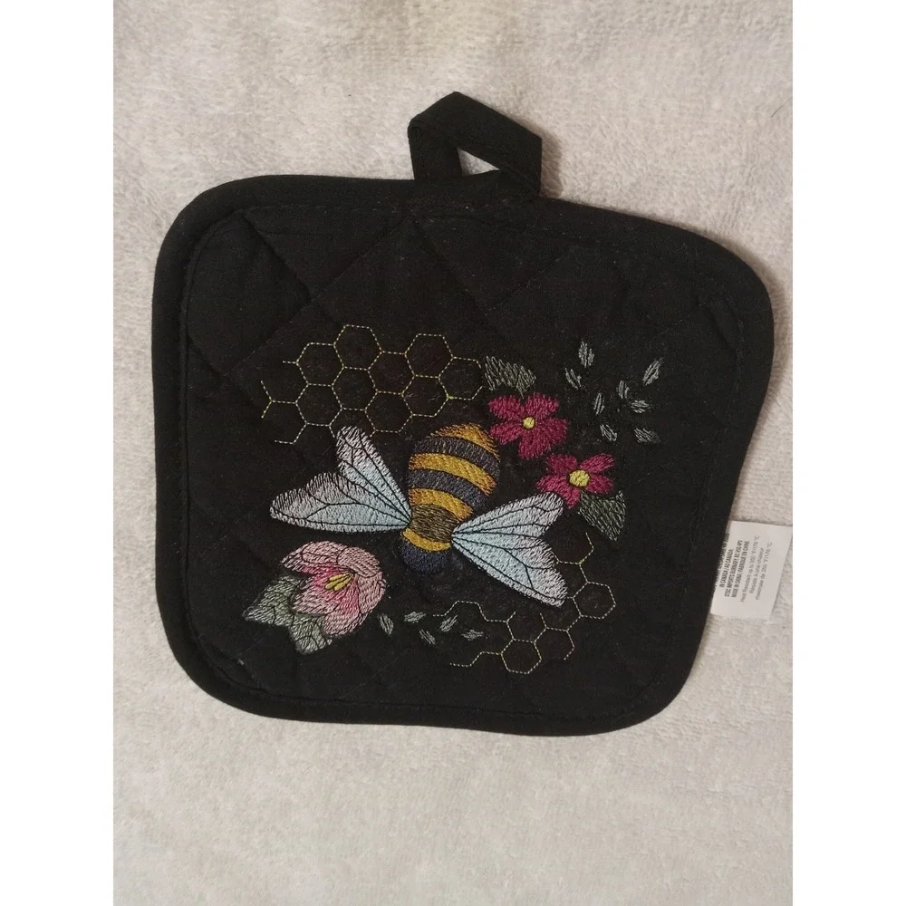 Black Pot‎ Holder Bee Flower Honeycomb Embroidery Quilted Kitchen Potholder